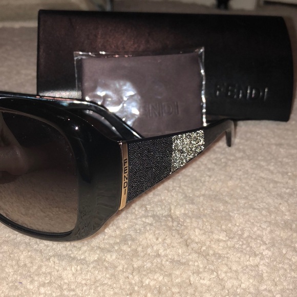 ❤️ Fendi Glasses - Picture 2 of 8